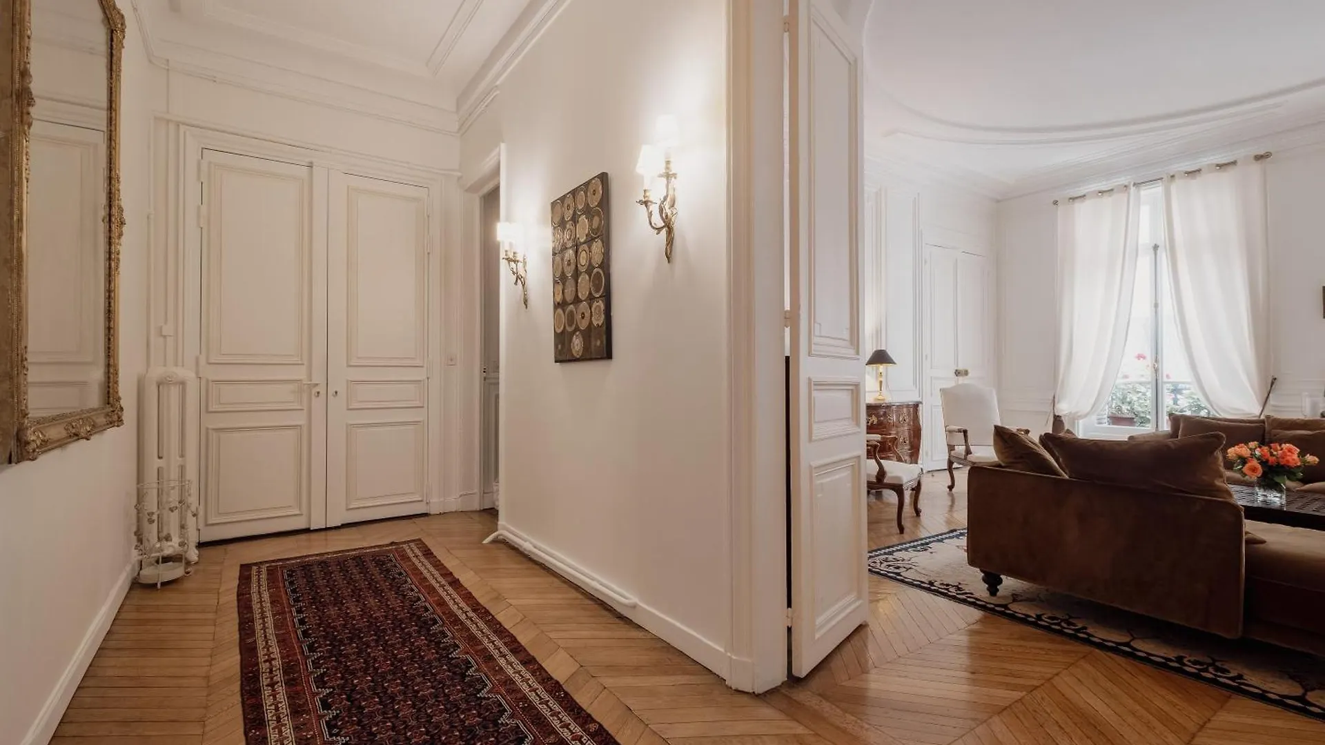 Veeve - Gilded Dreams Apartment Paris