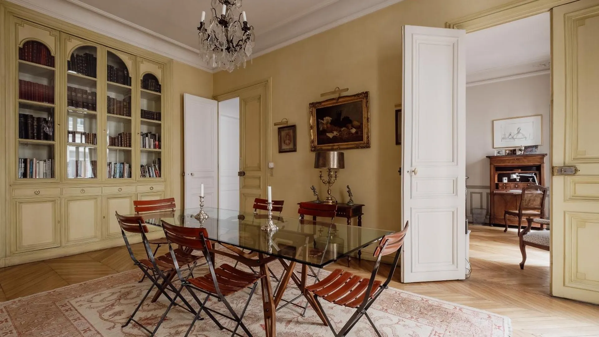 Veeve - Gilded Dreams Apartment Paris