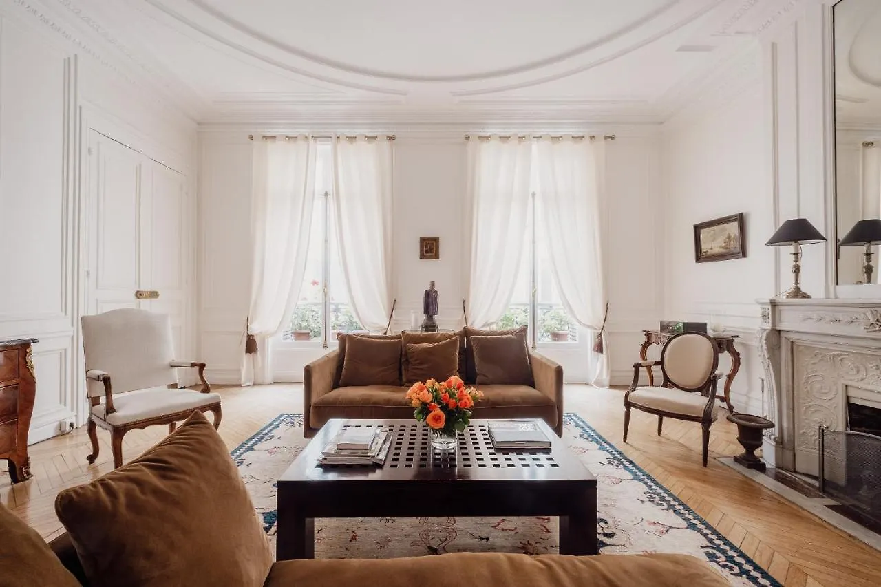 Veeve - Gilded Dreams Apartment Paris