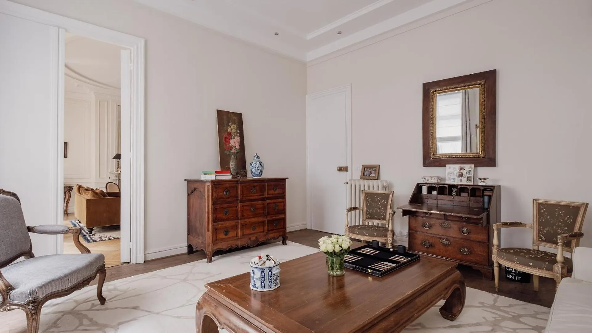 Veeve - Gilded Dreams Apartment Paris