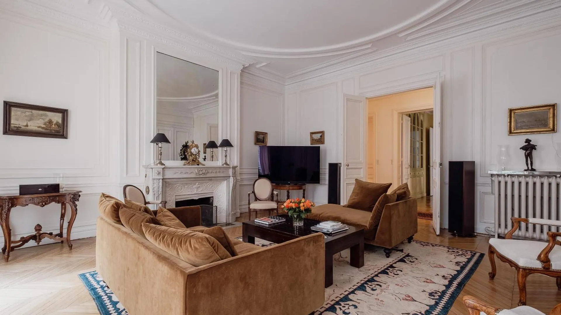 Veeve - Gilded Dreams Apartment Paris