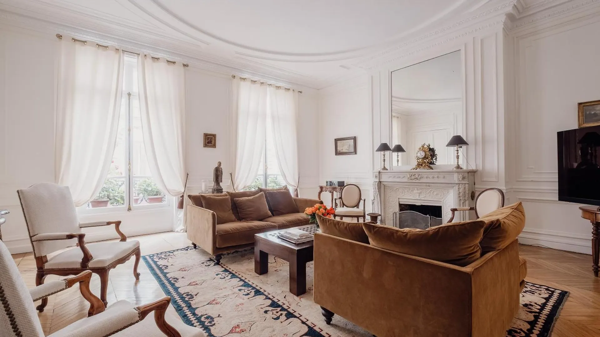 Veeve - Gilded Dreams Apartment Paris