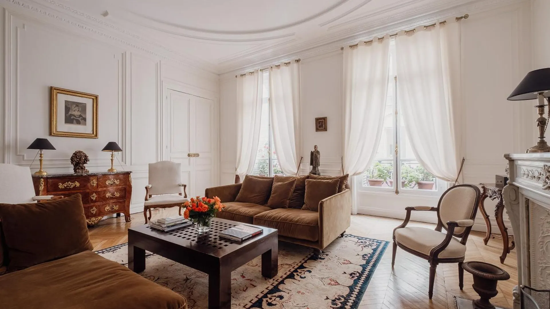 Veeve - Gilded Dreams Apartment Paris