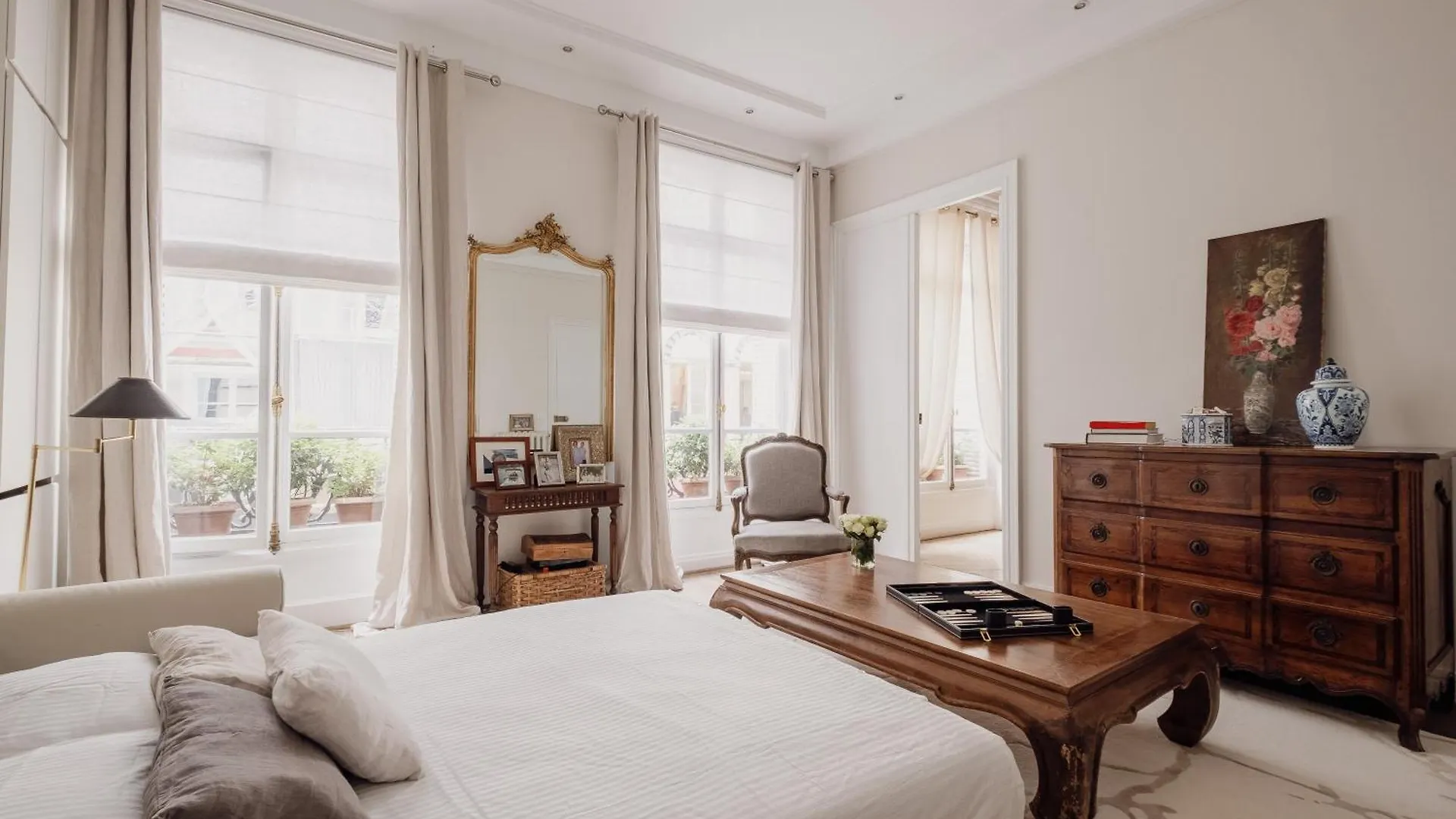 Veeve - Gilded Dreams Apartment Paris France