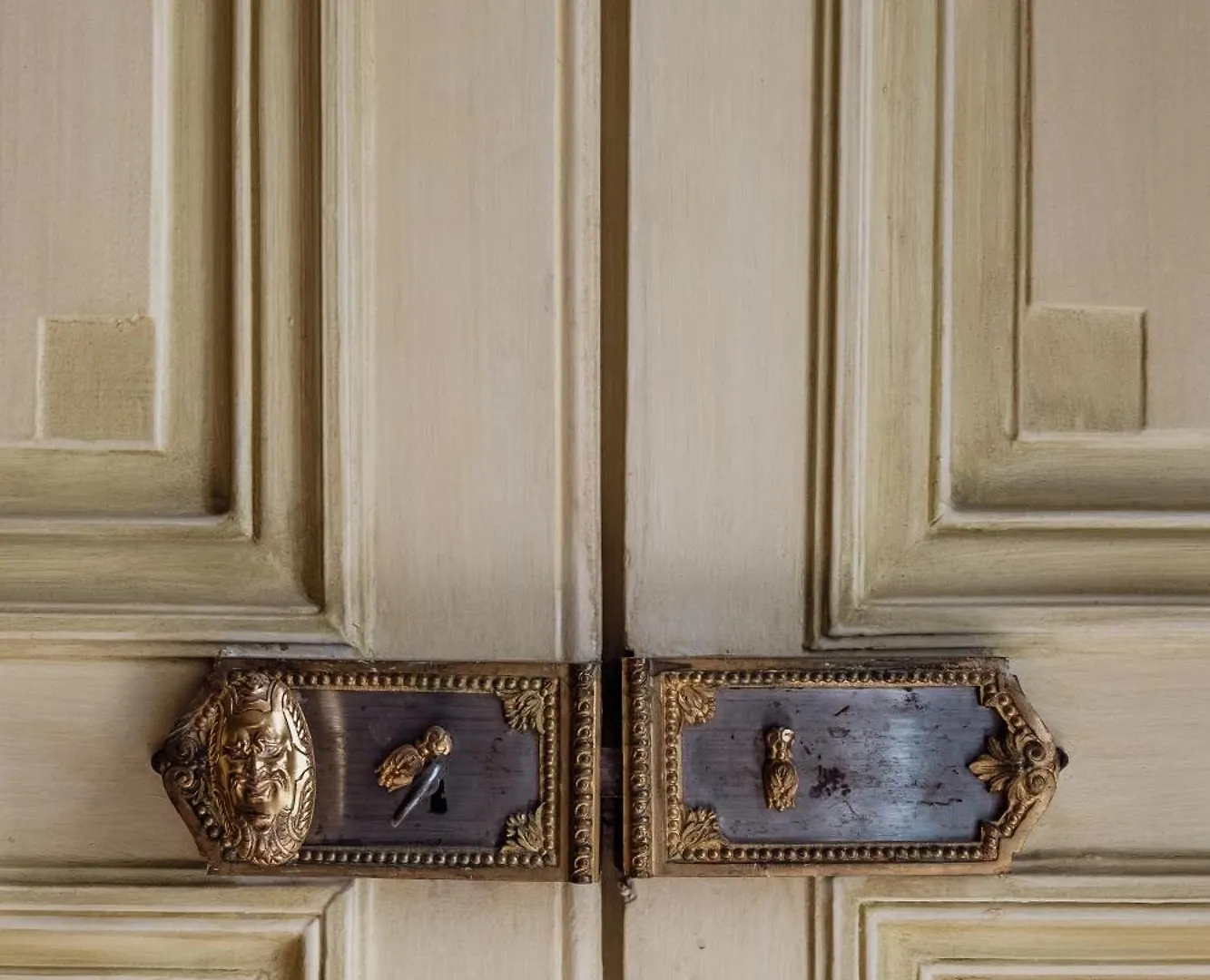 Veeve - Gilded Dreams Apartment Paris France