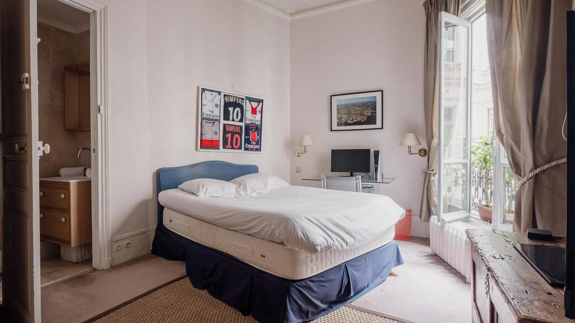 Veeve - Gilded Dreams Apartment Paris